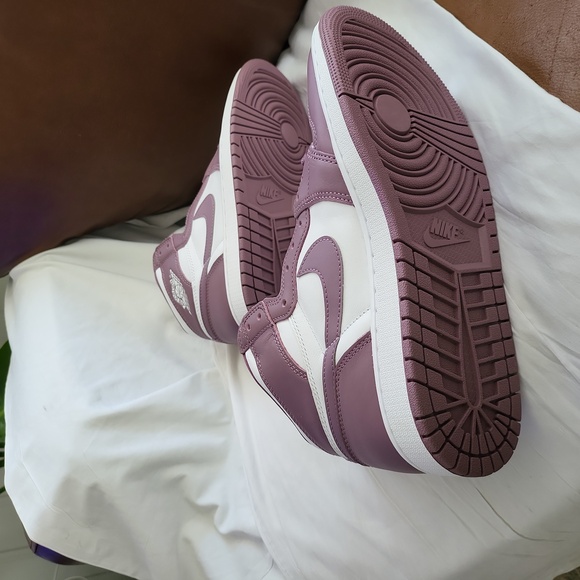 Nike Air Jordan 1 Retro High OG Mauve Men's Size 9 - Picture 2 of 4